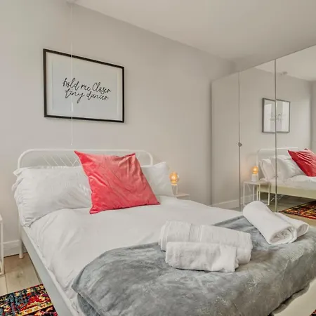Homely 1Bed Apartment Vauxhall London Exterior photo